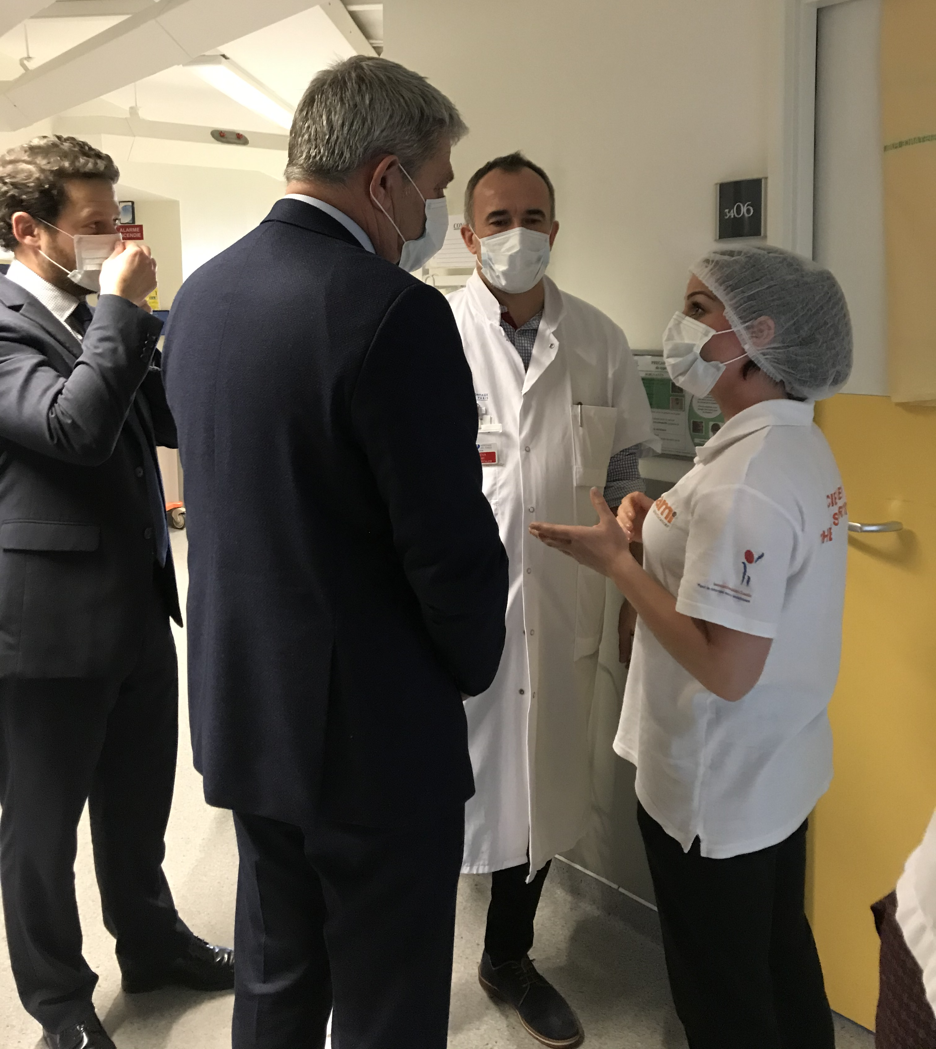 Michel SAVIN, Dr Raffoux, Caroline Dufour visite Pôle Sport & Cancer Hôpital Saint-Louis